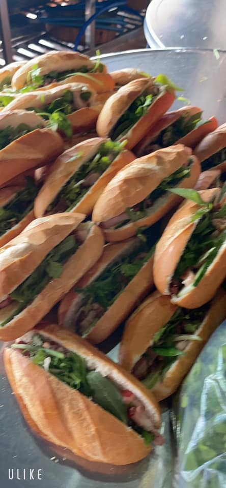 Bánh Mì Heo Quay Tuấn Mập